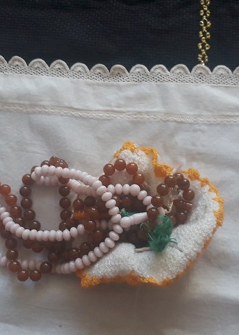 Siyah Üzerine simli İşlemeli El Yapımı namazlık ve tesbih