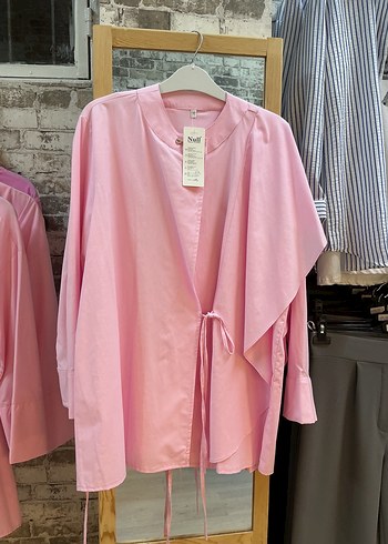 Pembe tasarım gömlek