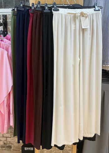 Kadın Beyaz Pilili Uzun Rahat Kumaş Pantolon
