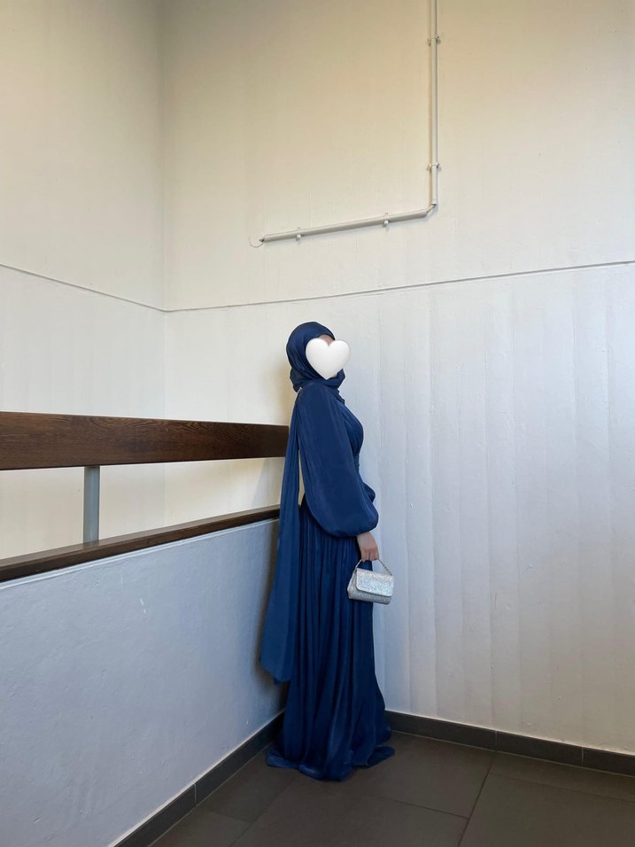 Lacivert Uzun Drapeli Tesettür Abiye+Şal - Görsel 3