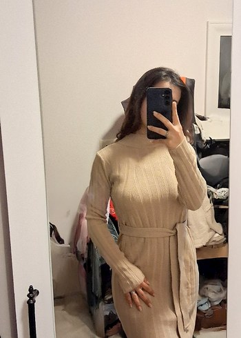 Bej Yüksek Yakalı Kemerli Triko Elbise - Görsel 2