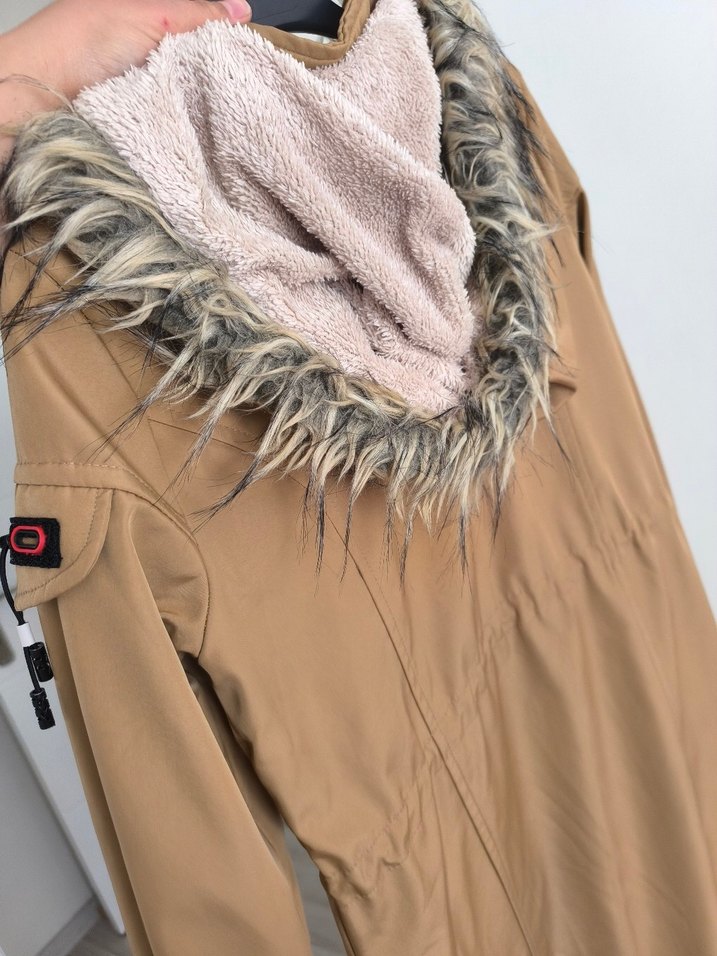 Kürk Detaylı Bej Kadın Parka - Görsel 3