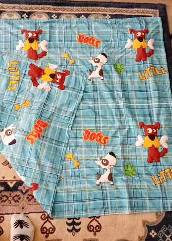 Renkli Baskılı Çocuk Yorganı ve halı üstünde kullanım saglanir - Görsel 3