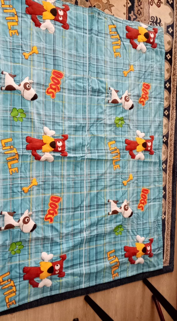 Renkli Baskılı Çocuk Yorganı ve halı üstünde kullanım saglanir - Görsel 2