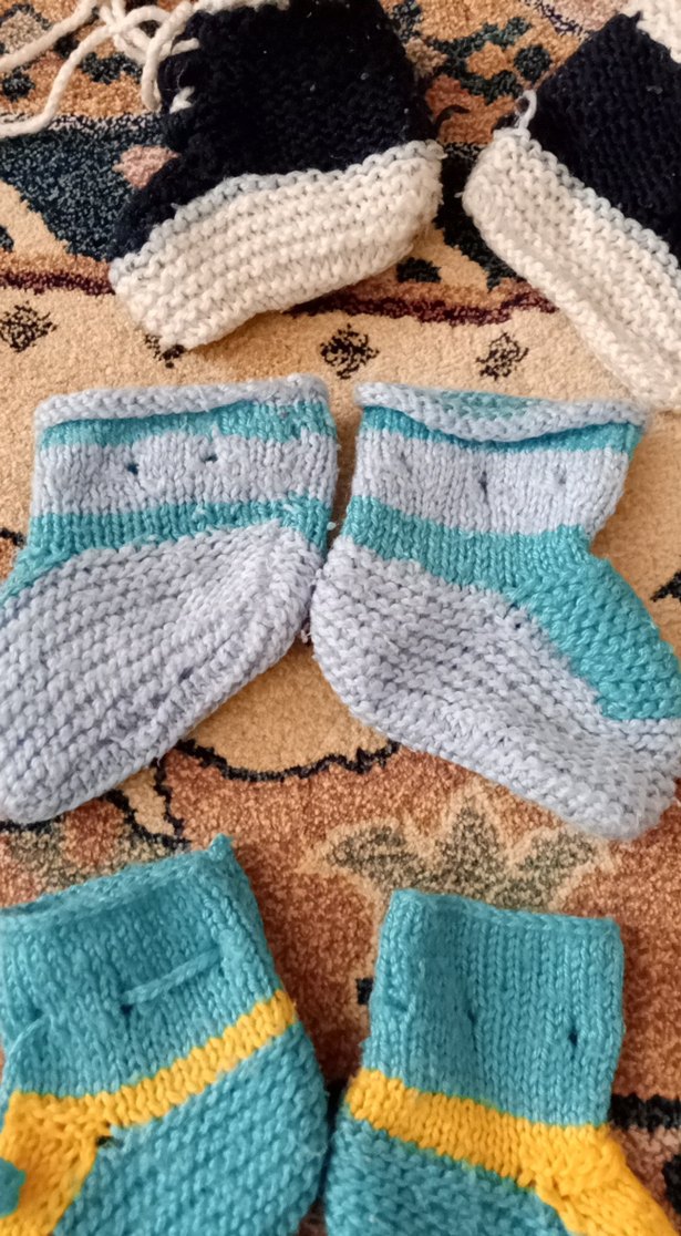 Renkli Erkek Bebek Örgü Patik Seti - Görsel 3