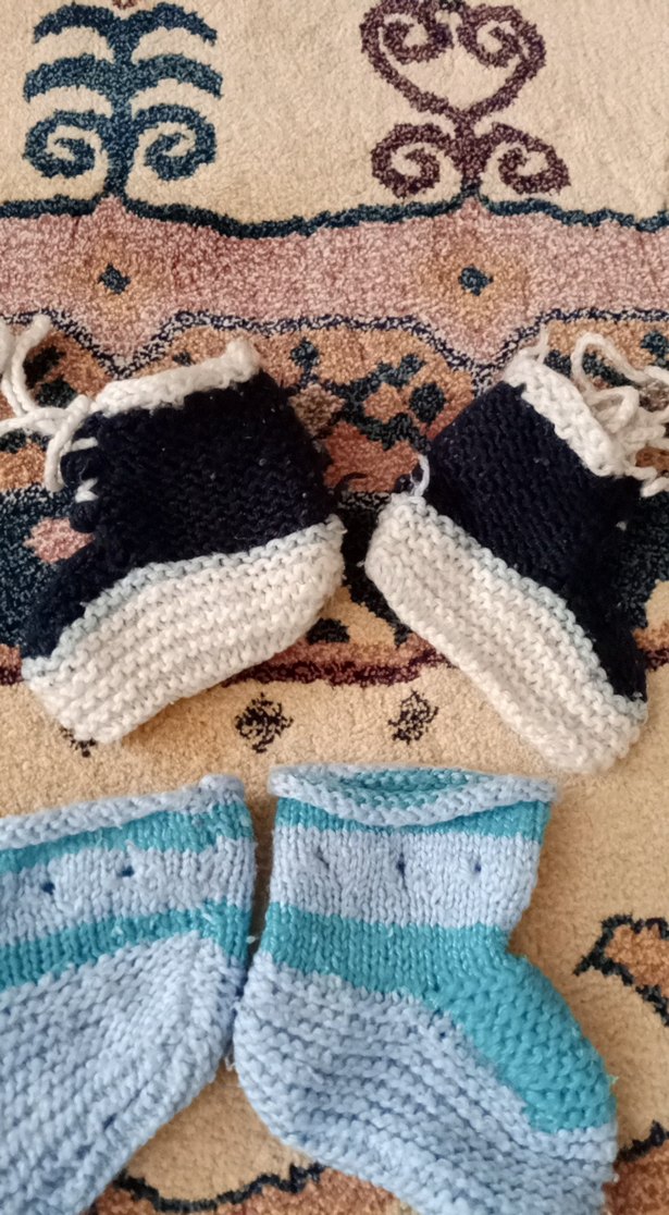 Renkli Erkek Bebek Örgü Patik Seti - Görsel 4