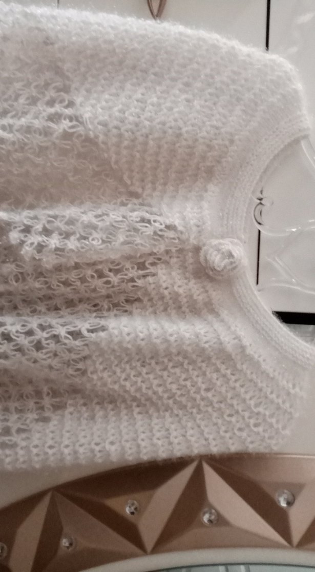 Kız Çocuk Beyaz Dantel Detaylı Örgü Pelerin - Görsel 3