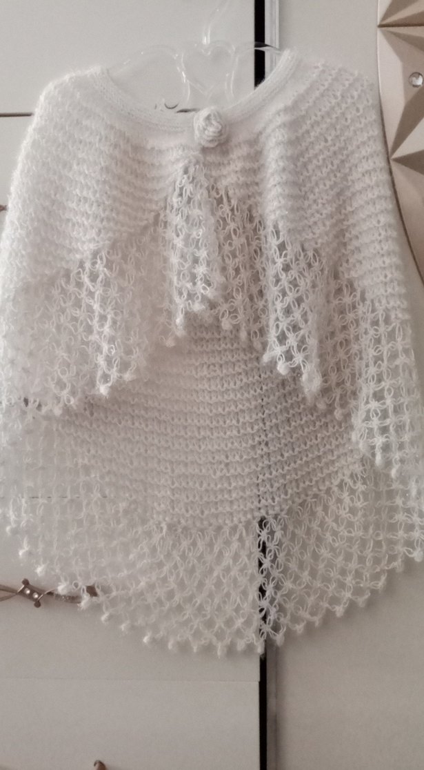 Kız Çocuk Beyaz Dantel Detaylı Örgü Pelerin - Görsel 2