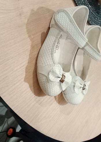 Kızlar için Beyaz Fiyonk Detaylı Babet - Görsel 2