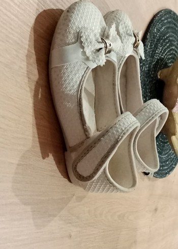 Kızlar için Beyaz Fiyonk Detaylı Babet - Görsel 3