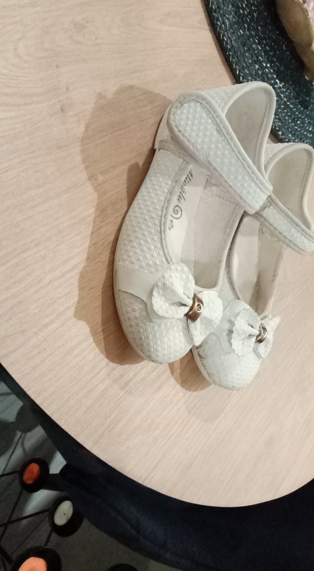 Kızlar için Beyaz Fiyonk Detaylı Babet - Görsel 2