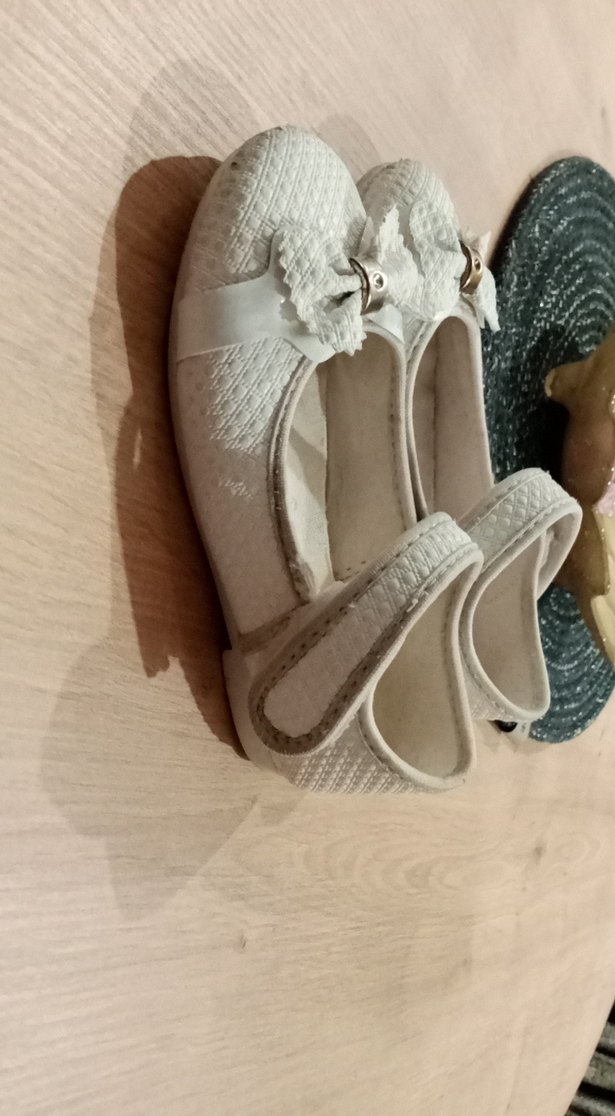 Kızlar için Beyaz Fiyonk Detaylı Babet - Görsel 3