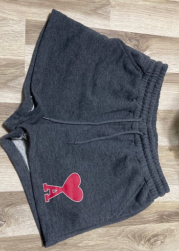 Gri Nakışlı Kadın Mini Şort