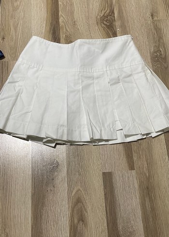 Beyaz Pileli Mini Etek