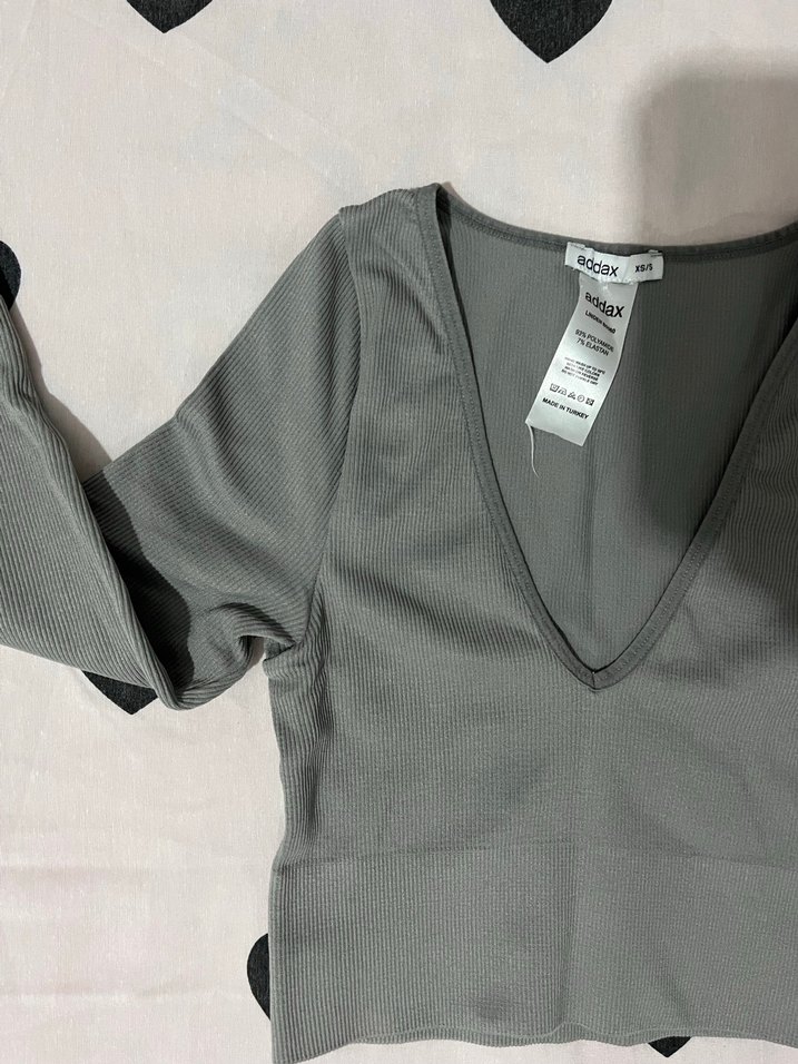 Gri V Yaka Uzun Kollu Crop Top - Görsel 3