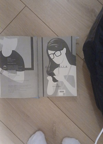 Mavi Kapaklı Roman Kitabı + sokak nöbetçileri - Görsel 2