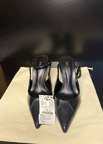 ZARA Deri topuklu, metal tokalı ayak bileği bantlı, sivri burun