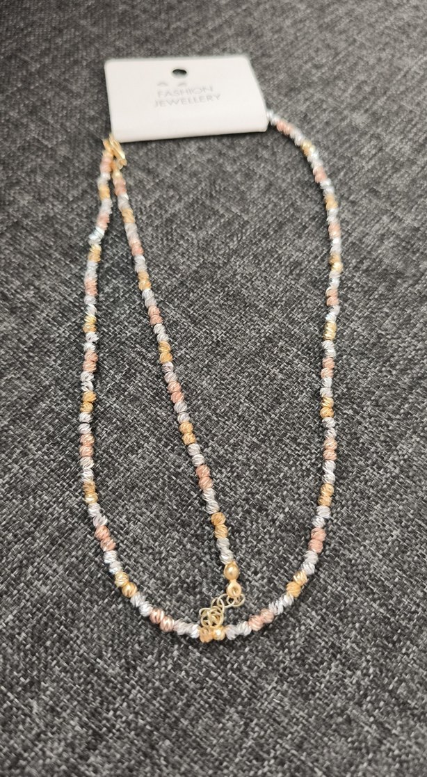 Midi Boy Altın Renkli Papatya Desenli Küpeler - Görsel 4