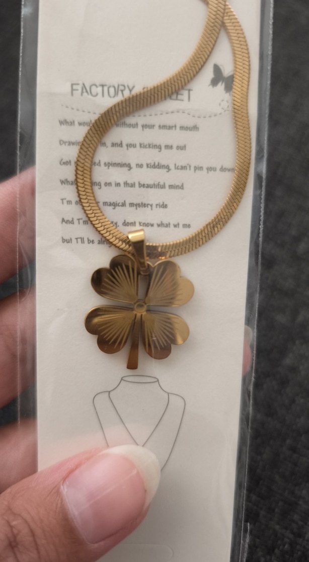 Altın Renkli Zincir Detaylı Yonca Kolye - Görsel 2