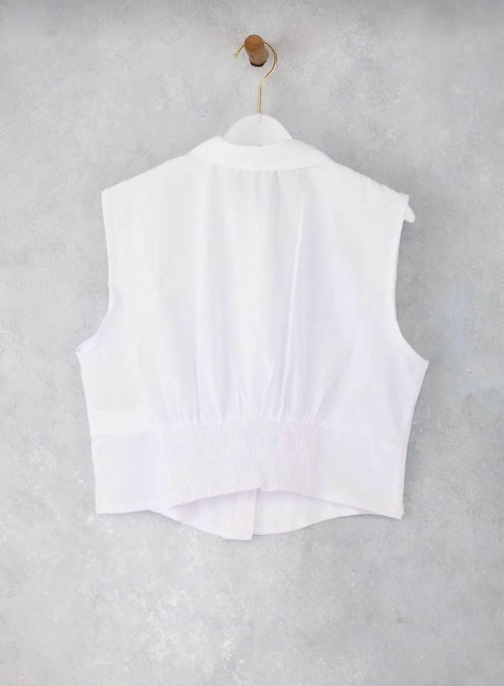 Beyaz V Yaka Kolsuz Düğmeli Kadın Gömlek - Görsel 2