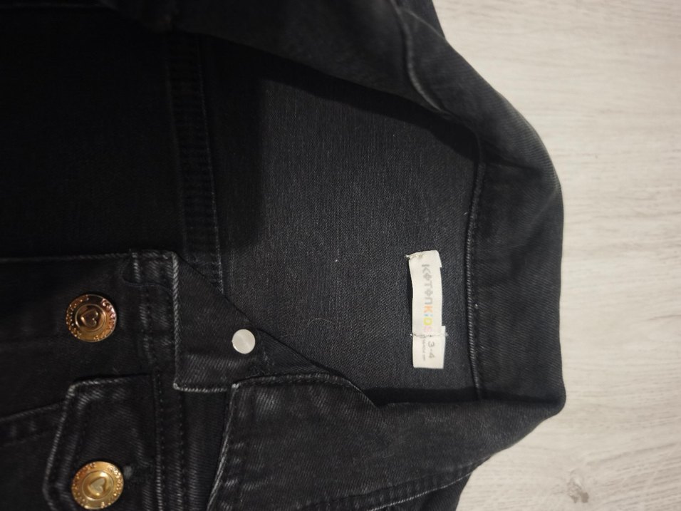 Şık Siyah Denim Ceket Metal Düğmeli & Modern Tasarım — görsel 2/3