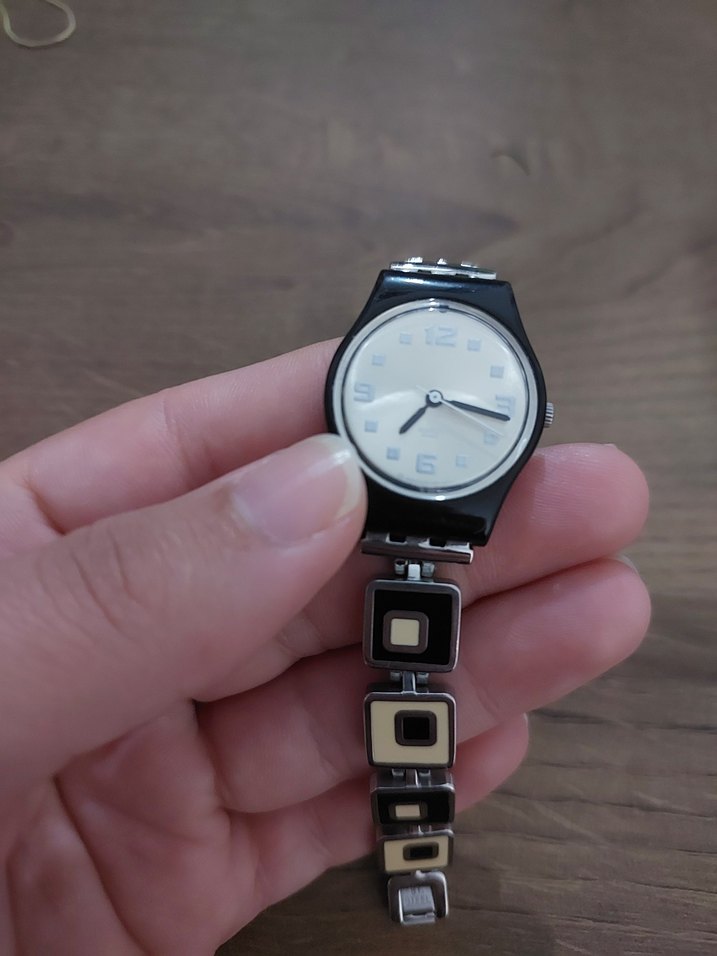 Gri Beyaz Minimalist Kadın Kol Saati - Görsel 3