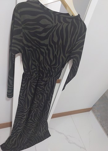 Kahverengi Zebra Desenli Uzun Kadın Elbise - Görsel 3