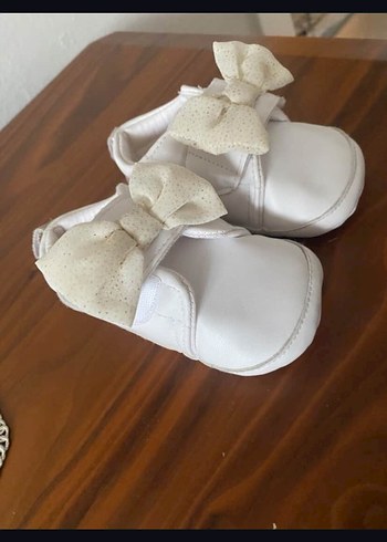 Kurdele Detaylı Beyaz Bebek İlk Adım Ayakkabısı - Görsel 3