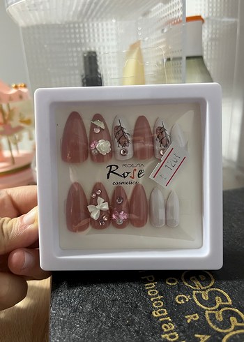 Pastel Beyaz ve Pembe Tırnak Süslemeleri - Görsel 3