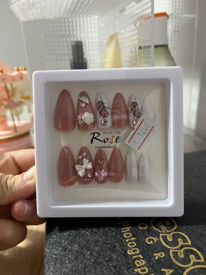 Pastel Beyaz ve Pembe Tırnak Süslemeleri - Görsel 3