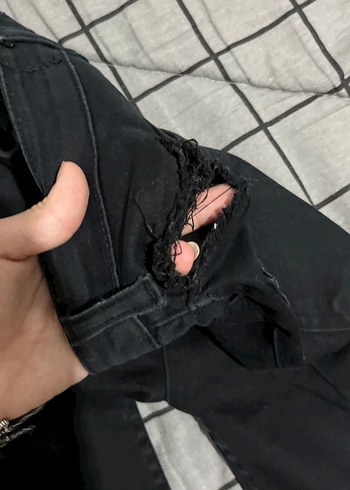 Diz Yırtıklı Siyah Regular Fit Kadın Jean - Görsel 3