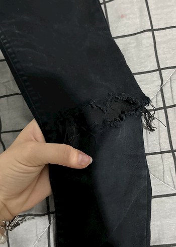 Diz Yırtıklı Siyah Regular Fit Kadın Jean - Görsel 2