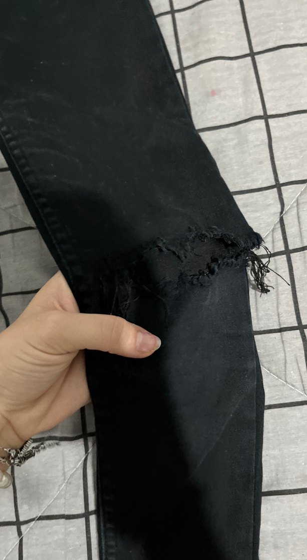 Diz Yırtıklı Siyah Regular Fit Kadın Jean - Görsel 2