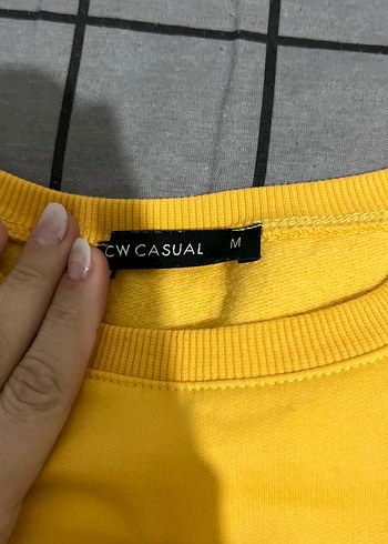 Sarı Baskılı Kadın Sweatshirt - Görsel 2