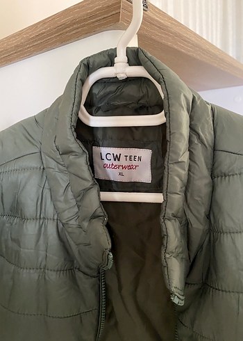 LCW Haki Kadın Şişme Yelek - Görsel 4