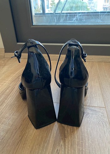 Bershka Parlak Siyah Platform Topuklu Kemerli Ayakkabı - Görsel 4