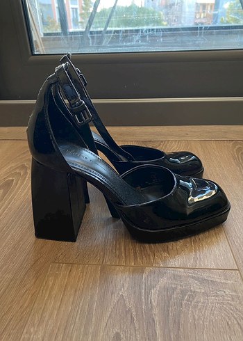 Bershka Parlak Siyah Platform Topuklu Kemerli Ayakkabı - Görsel 3