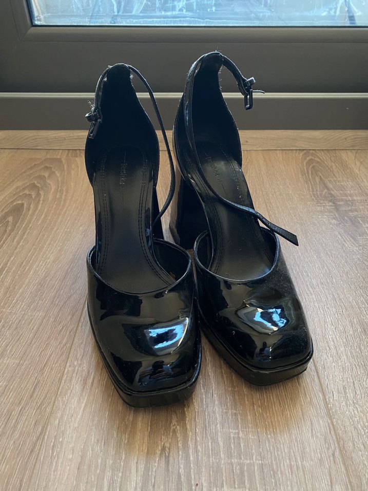 Bershka Parlak Siyah Platform Topuklu Kemerli Ayakkabı - Görsel 2