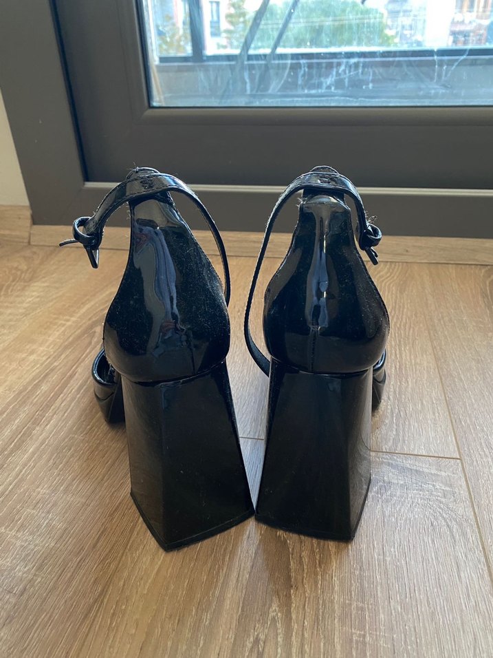 Bershka Parlak Siyah Platform Topuklu Kemerli Ayakkabı - Görsel 4