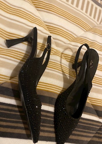 Siyah Boncuklu Stiletto Topuklu Kadın Ayakkabı - Görsel 4