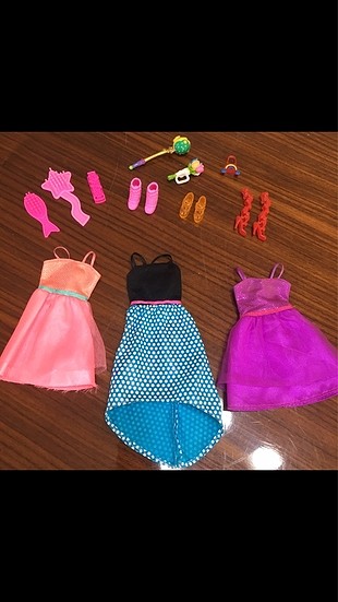 Barbie kıyafet ve aksesuarları