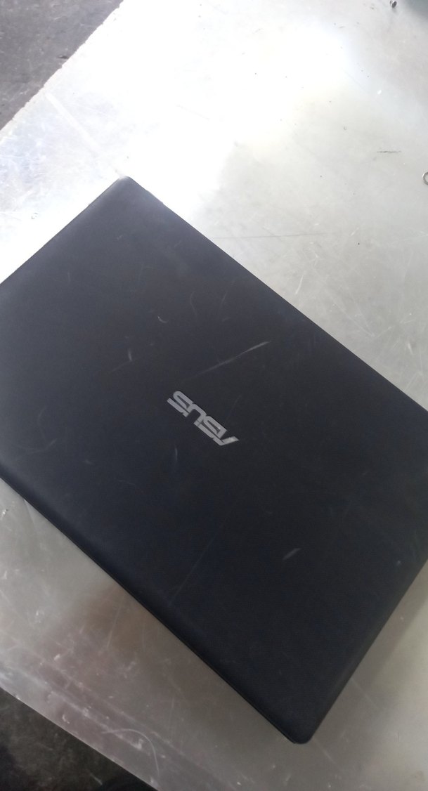 Siyah ASUS Laptop - Görsel 2