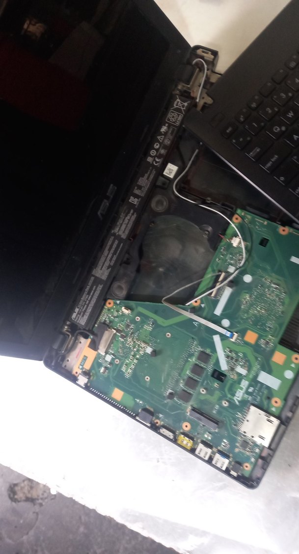 Siyah ASUS Laptop - Görsel 3