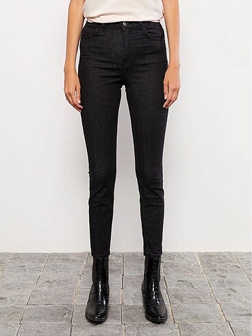 28 Beden siyah Renk LC Waikiki Yüksek Bel Slim Fit Jean
