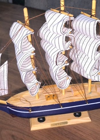 Beyaz Yelkenli Gemi Figürü - Görsel 2