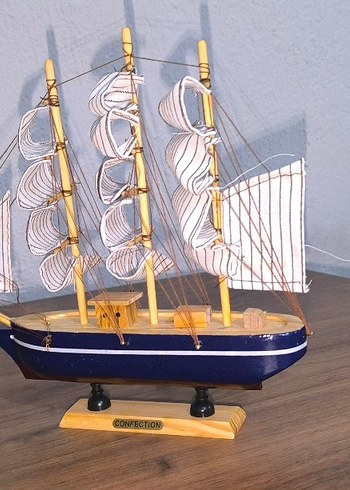 Beyaz Yelkenli Gemi Figürü - Görsel 3