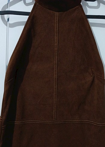 SÜET KAHVERENGİ MİNİ SIRT DEKOLTELİ ELBİSE - Görsel 2