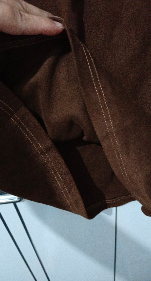 SÜET KAHVERENGİ MİNİ SIRT DEKOLTELİ ELBİSE - Görsel 4