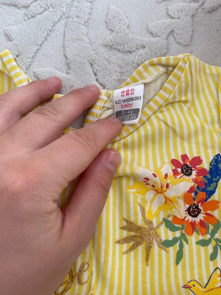 Kız Çocuk Sarı Çiçekli Fırfırlı Askısız Bluz - Görsel 2