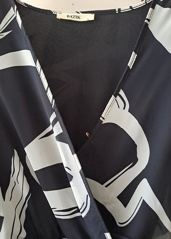 Batik Desenli Siyah Gri Uzun V Yaka Elbise